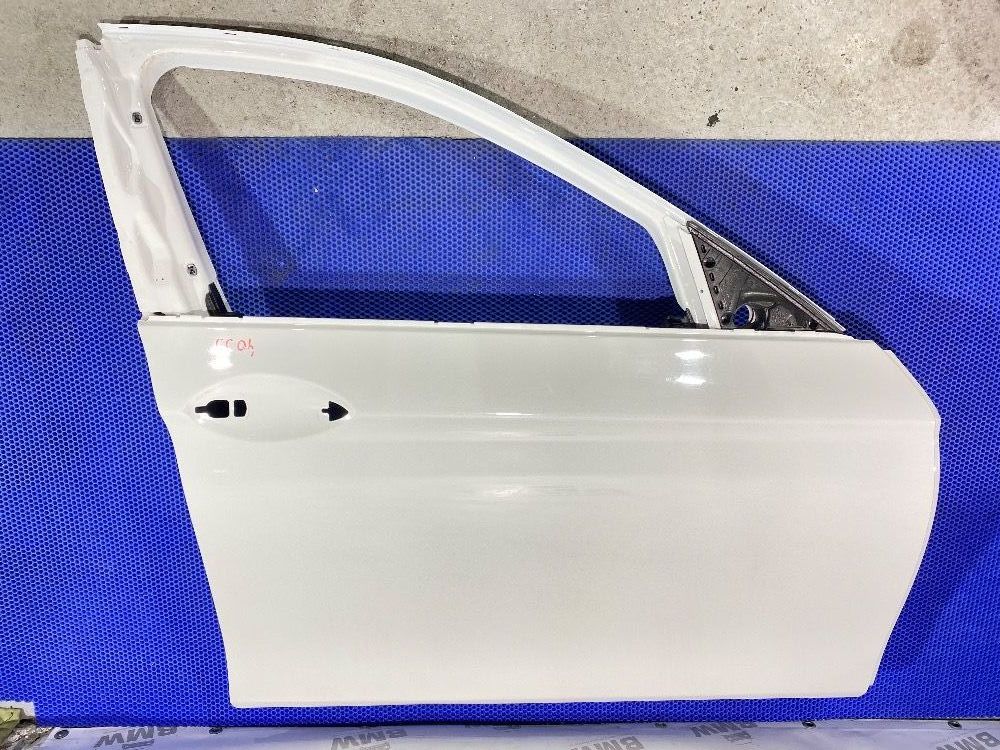 Передняя правая дверь BMW F10 цвет Alpinweiss 300