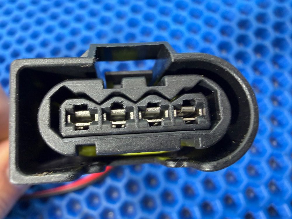 Фишка помпы BMW F10, F30 N20B20 (прямоугольная)