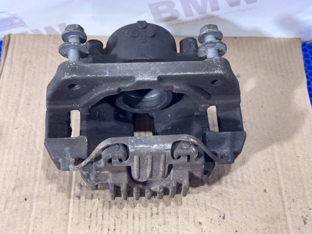 Передний правый суппорт BMW  E60, E61, E63