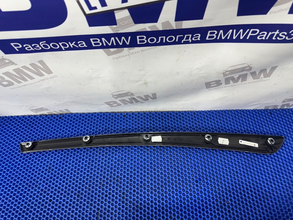 Декоративная планка передней правой двери BMW E60