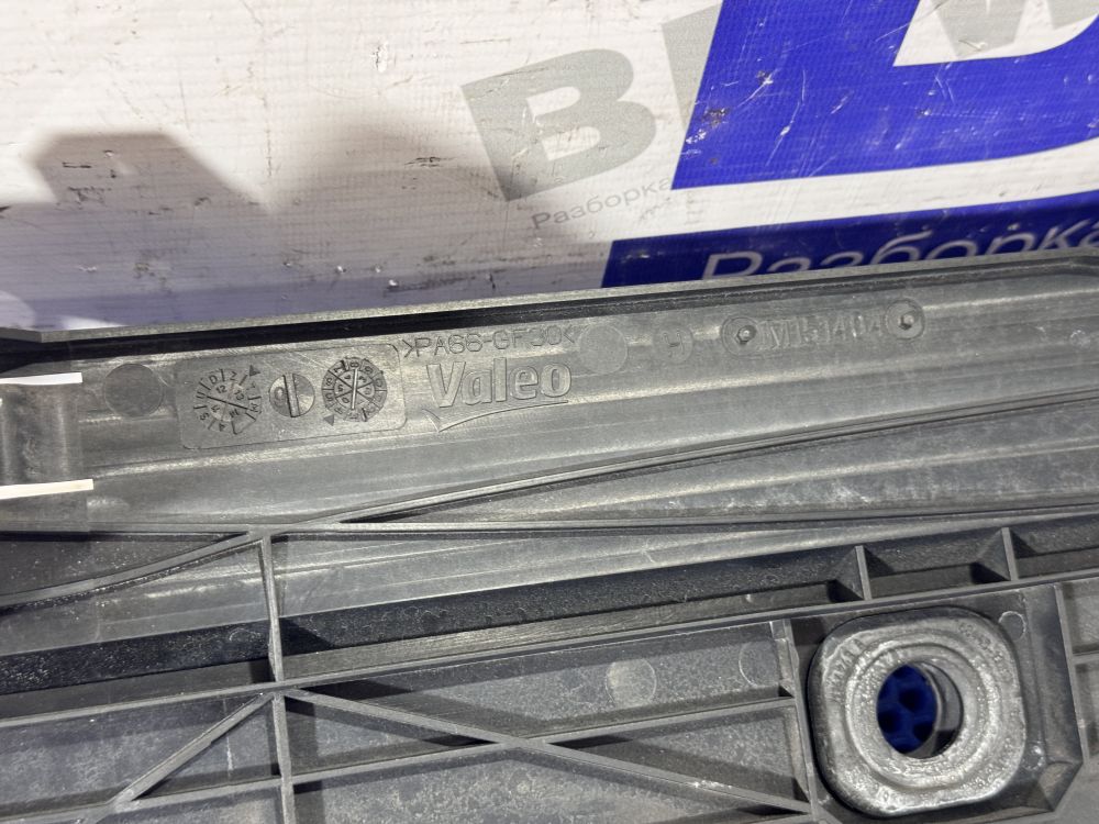Верхний кронштейн радиатора BMW F10 с мотором N20