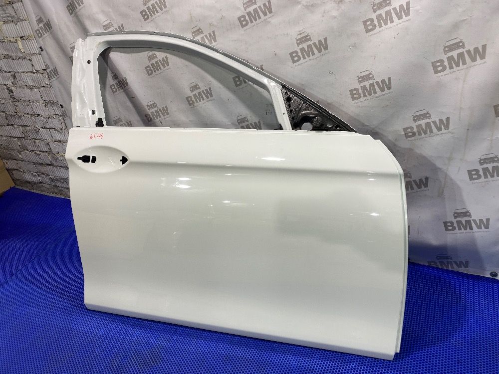 Передняя правая дверь BMW F10 цвет Alpinweiss 300
