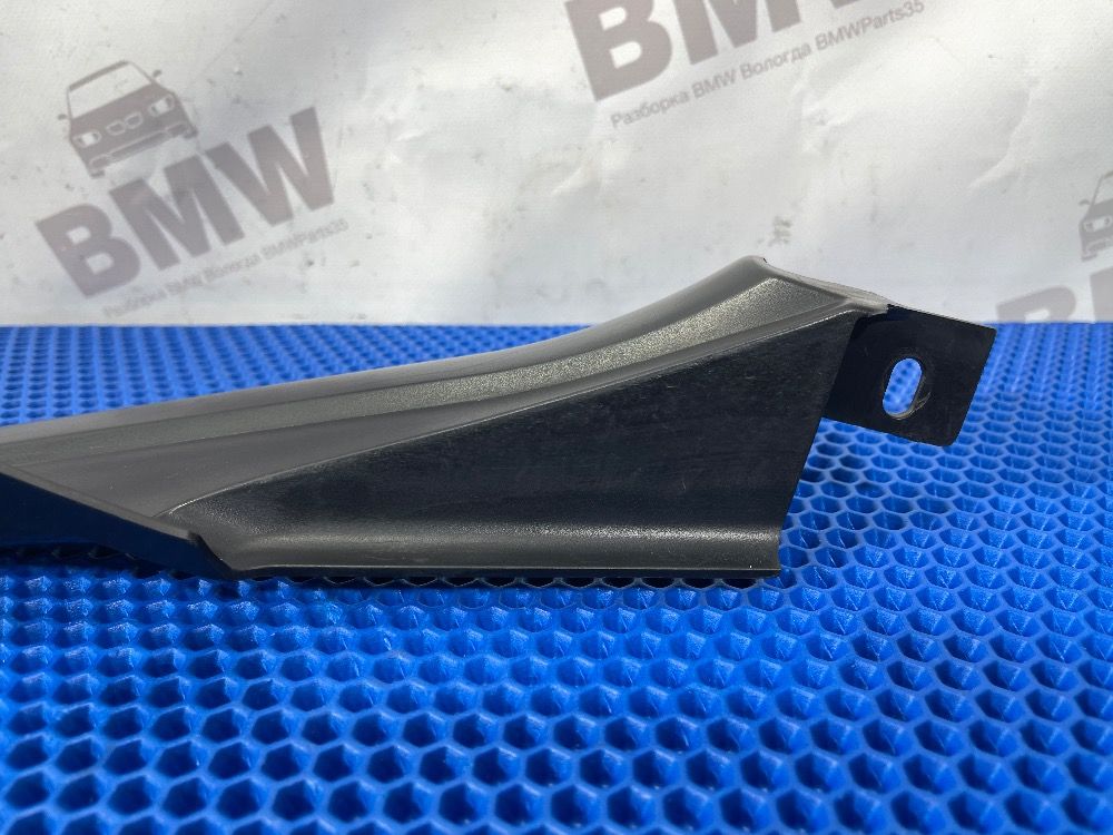 Внутренняя правая накладка на порог BMW E60 царапк