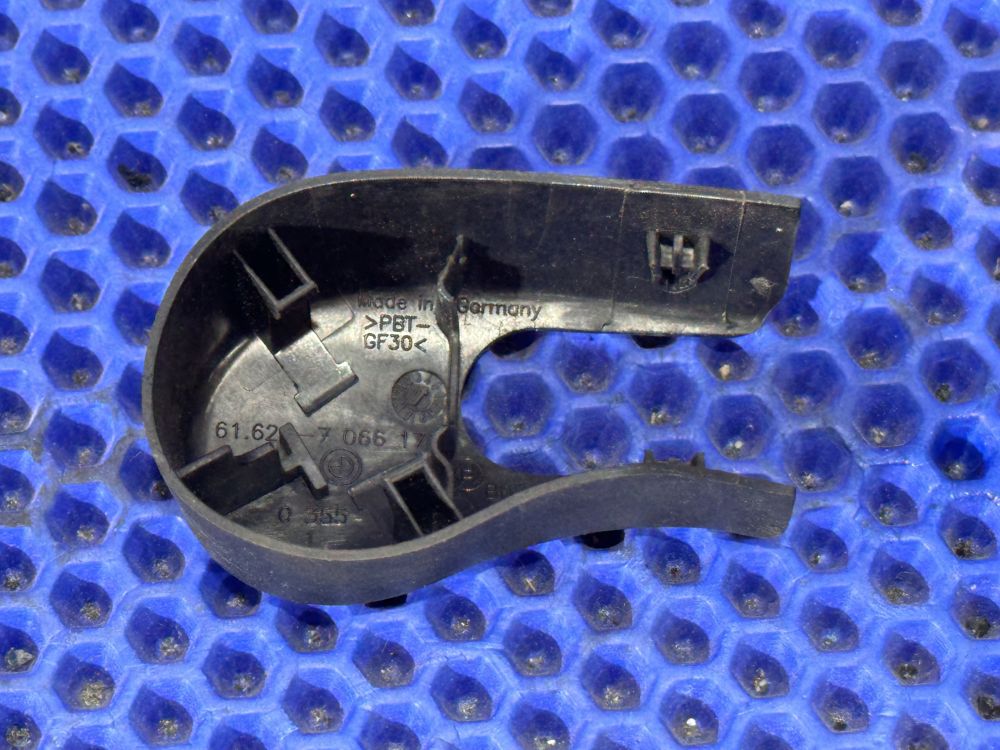 Крышка поводка стеклоочистителя BMW F11, F31, E61