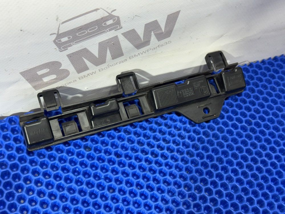 Кронштейн порога правый BMW F30