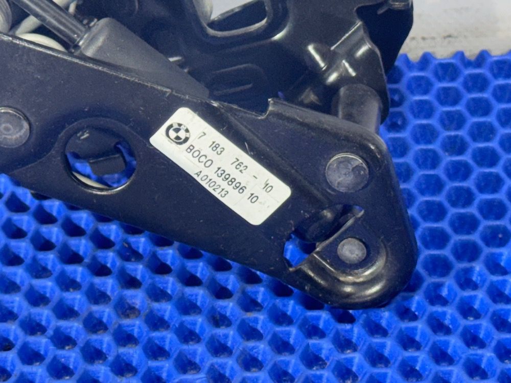 Замок капота BMW F10, F07, F01 правый