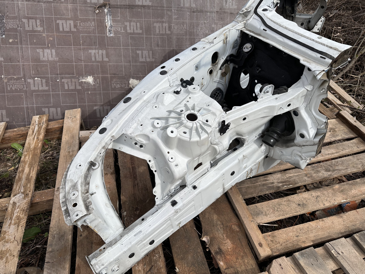 Передняя правая четверть BMW F10