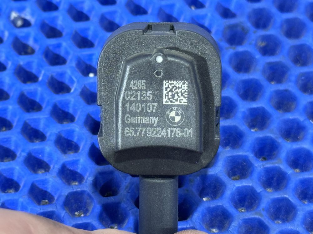 Датчик удара в двери BMW F10, F01, F25, F15