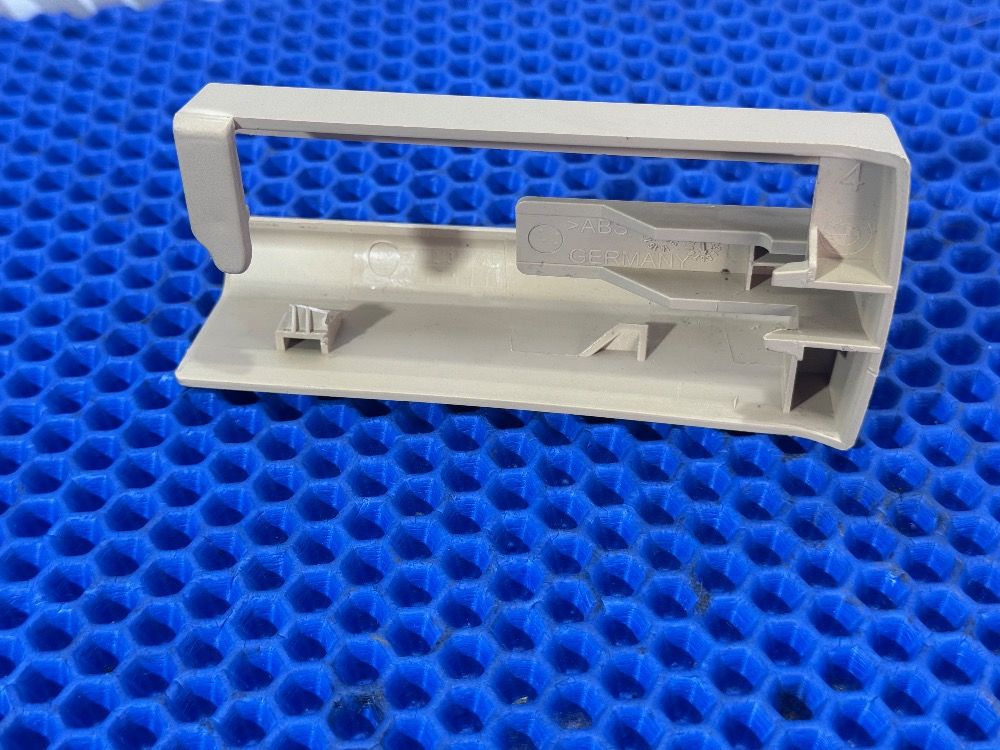 Левая накладка салазки  F10 LCI, F01 LCI, F07 LCI