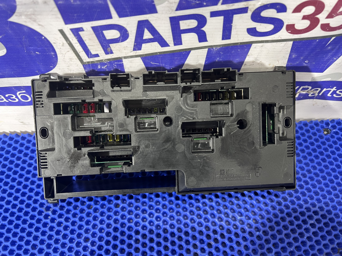Блок предохранителей BMW F10, F07, F01 передний