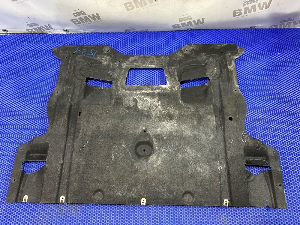 Пыльник мотора BMW F10, F01, F07 дефект