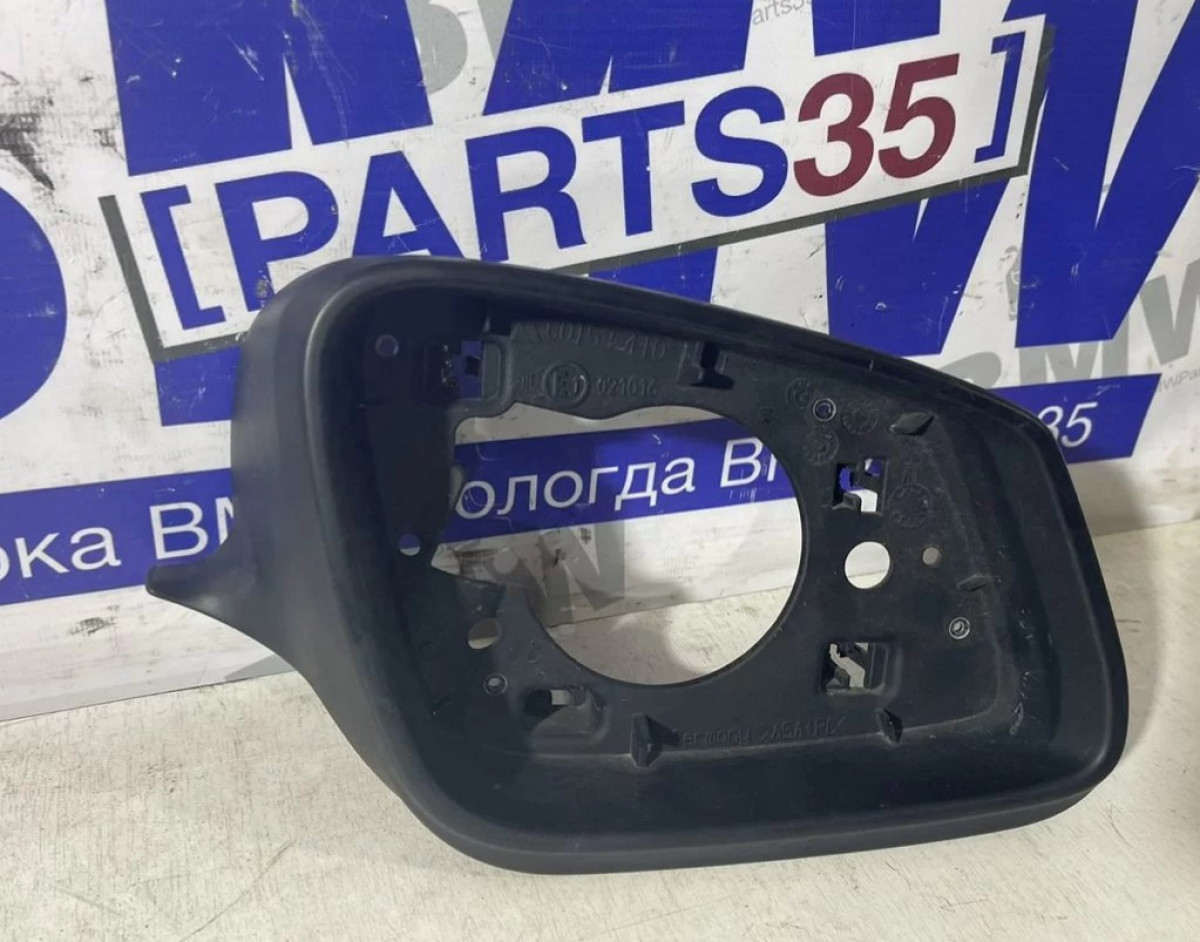 Рамка правого зеркала BMW F10