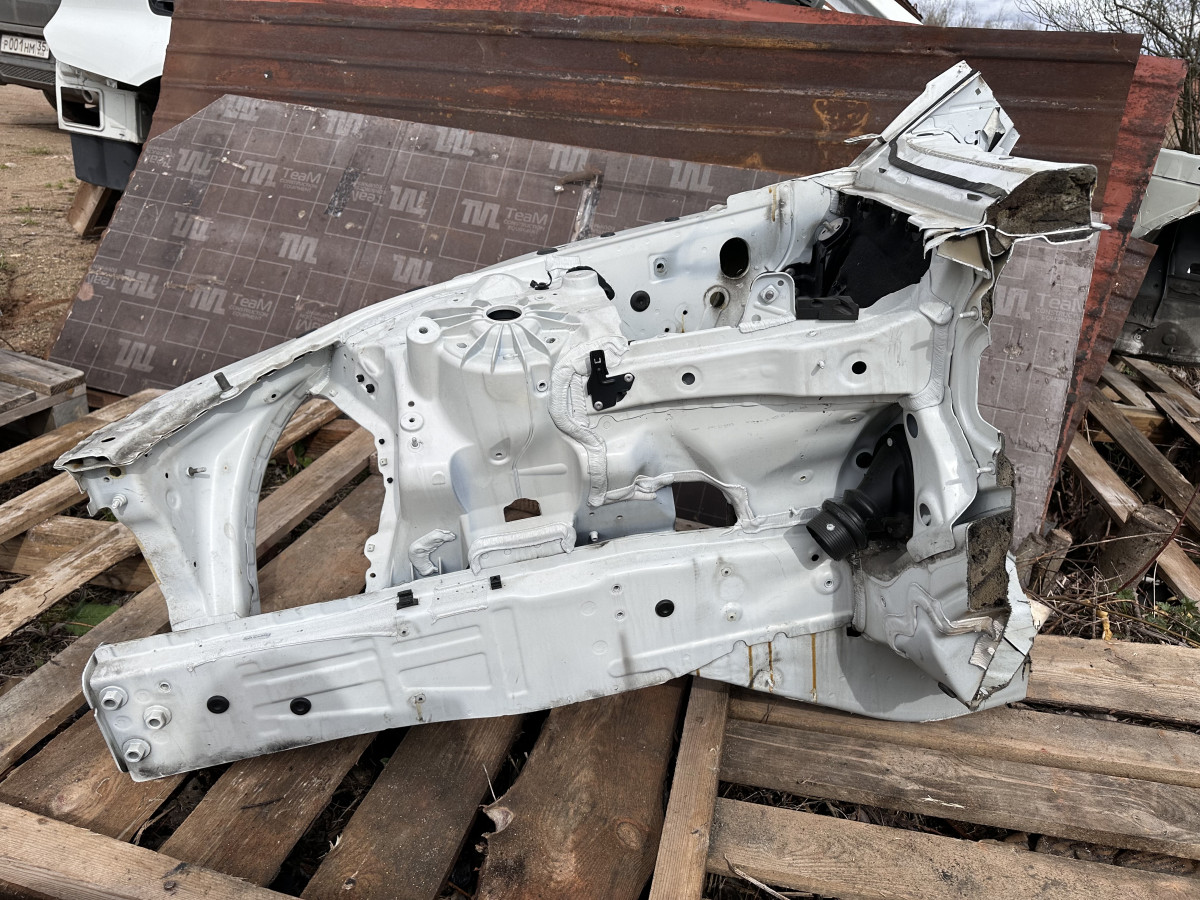 Передняя правая четверть BMW F10
