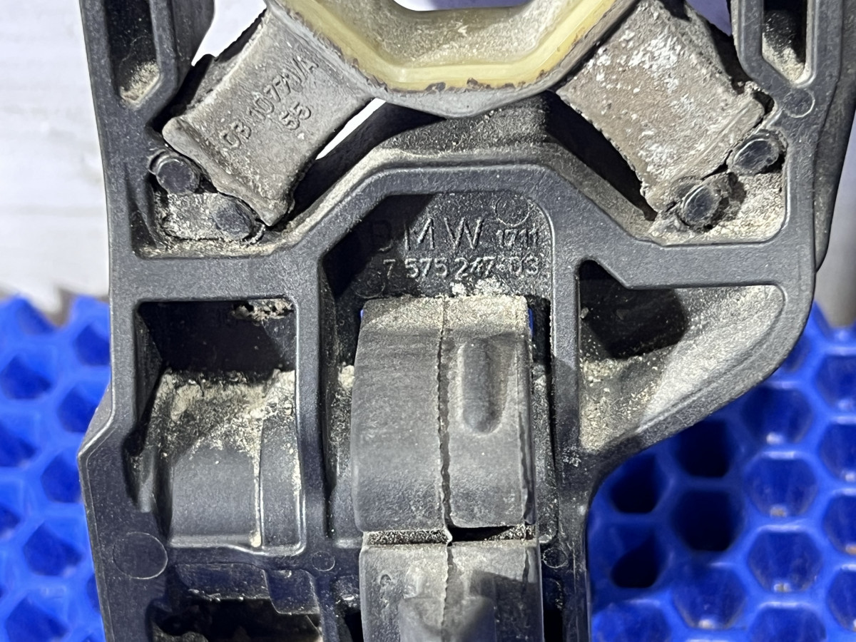 Кронштейн радиатора BMW F10, F01, F07