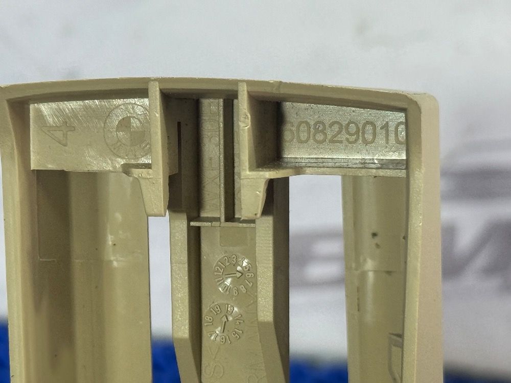 Левая накладка салазки  F10 LCI, F01 LCI, F07 LCI