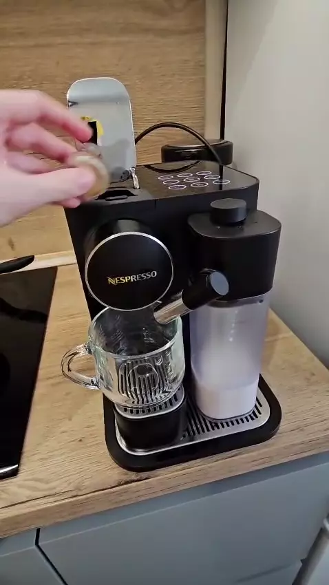 Капсульная кофемашина DeLonghi