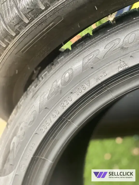 285/40 r20 Pirelli scorpion winter