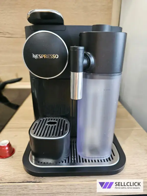 Капсульная кофемашина DeLonghi