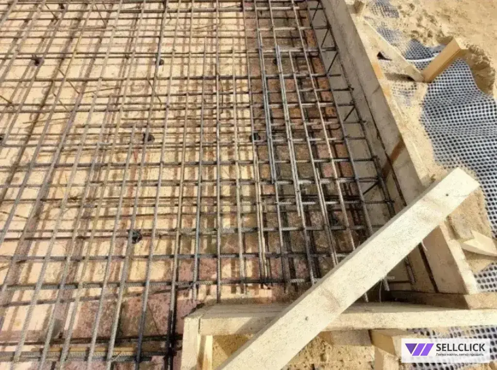 Строительство ленточного фундамента...