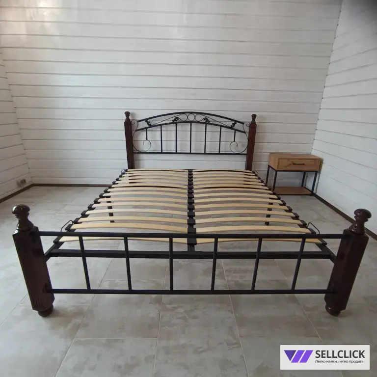 Кровать двуспальная в кованом стиле