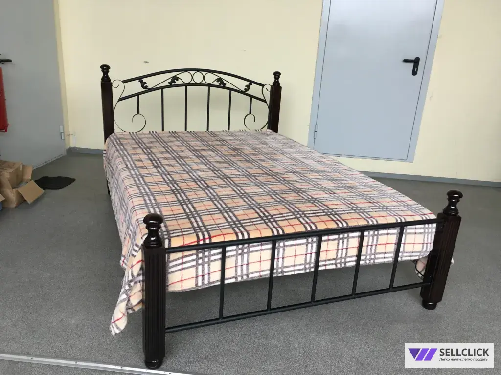Кровать двуспальная в кованом стиле