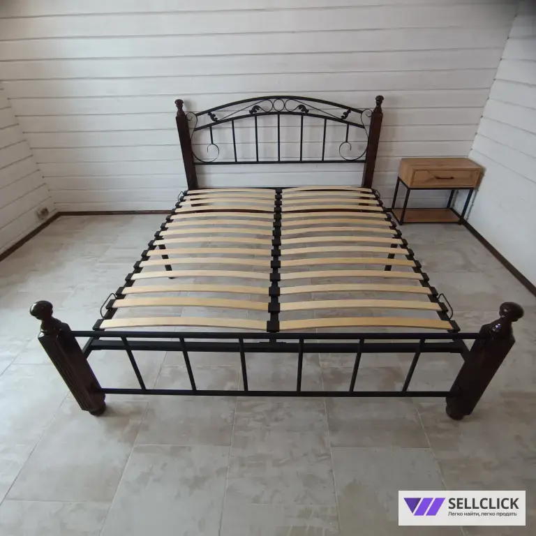 Кровать двуспальная в кованом стиле