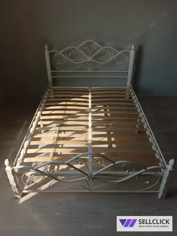 Кровать двуспальная в кованом стиле