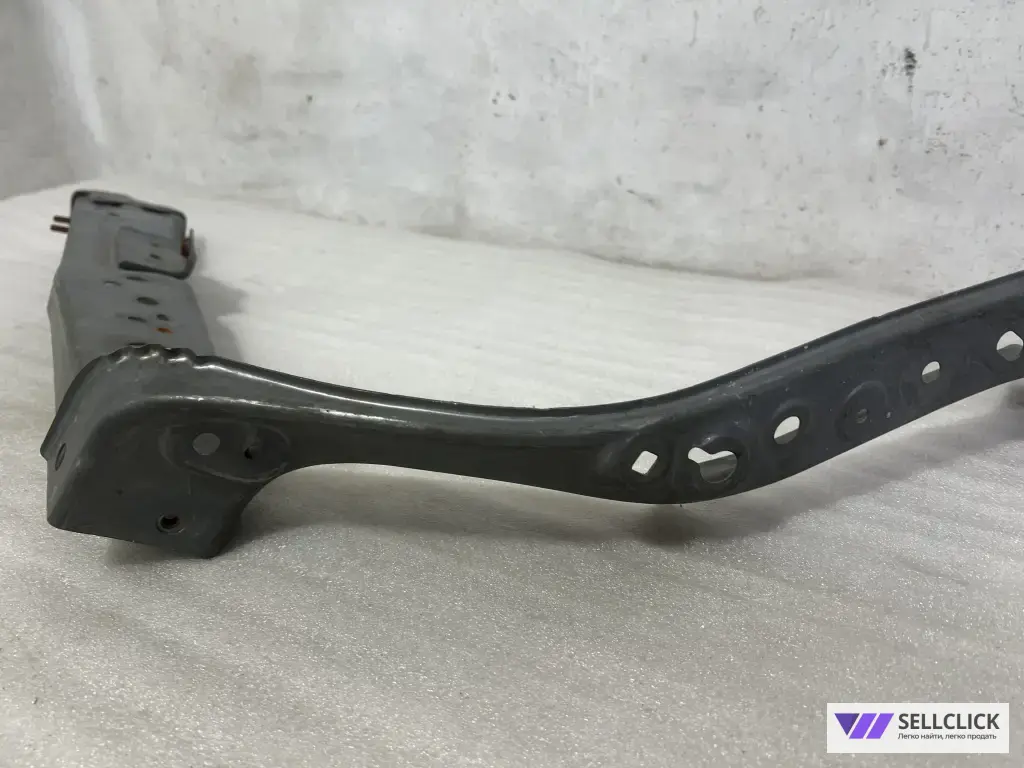 Рамка радиатора Toyota RAV4 50 правая передняя