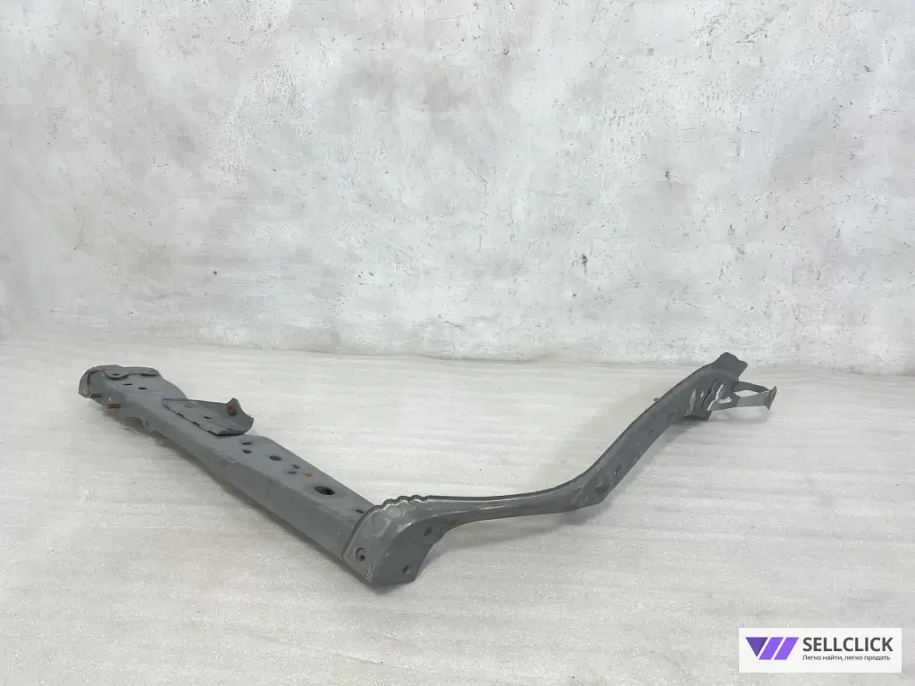 Рамка радиатора Toyota RAV4 50 правая передняя