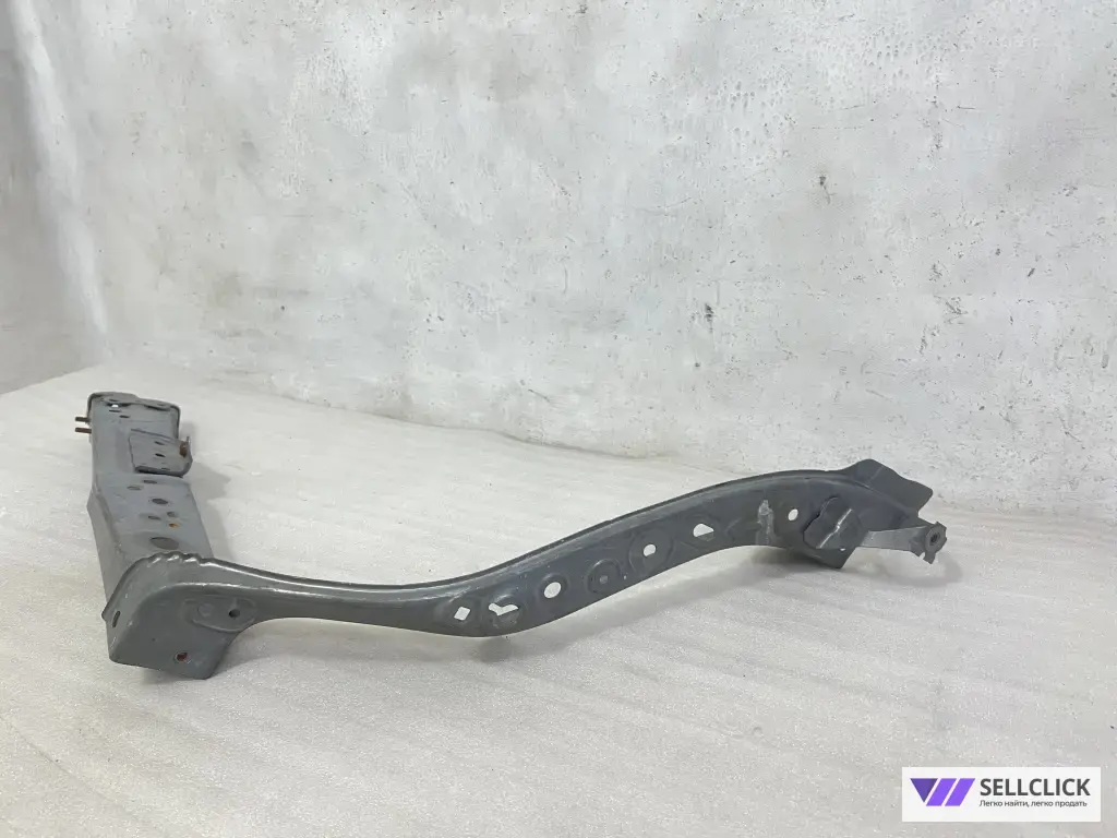 Рамка радиатора Toyota RAV4 50 правая передняя