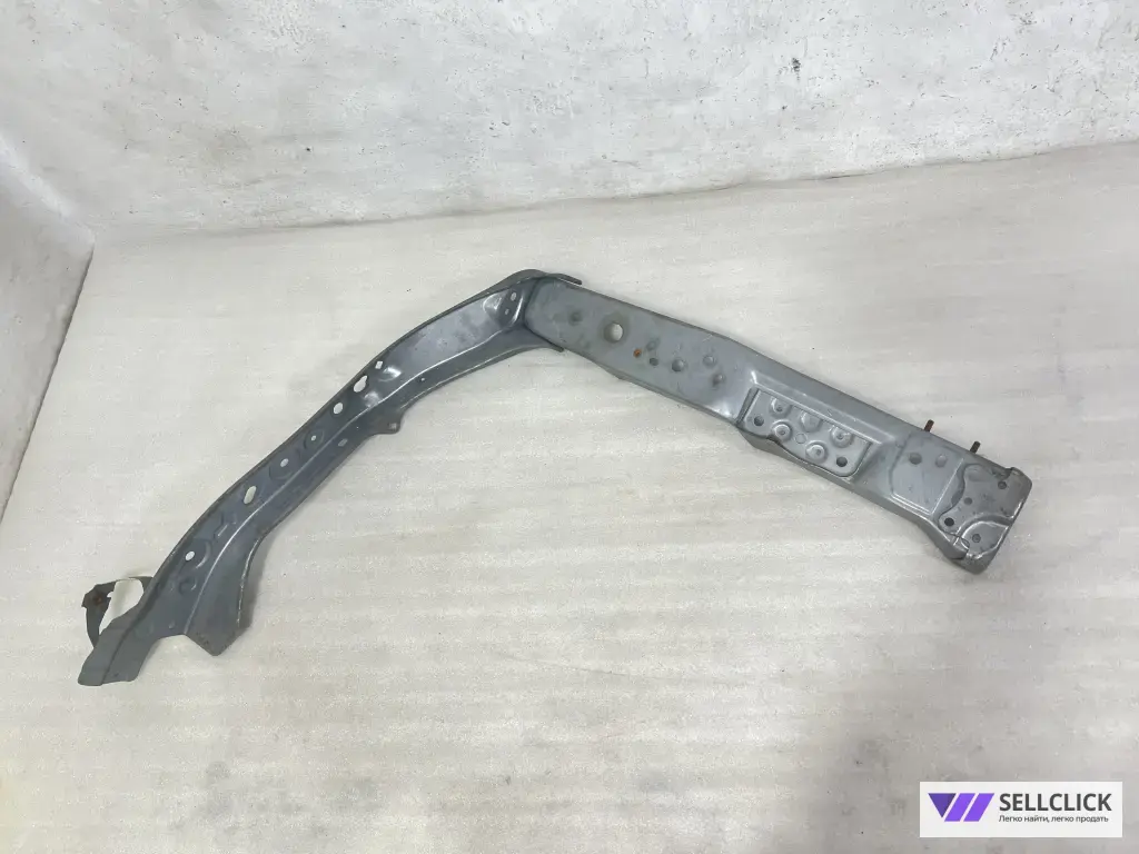 Рамка радиатора Toyota RAV4 50 правая передняя