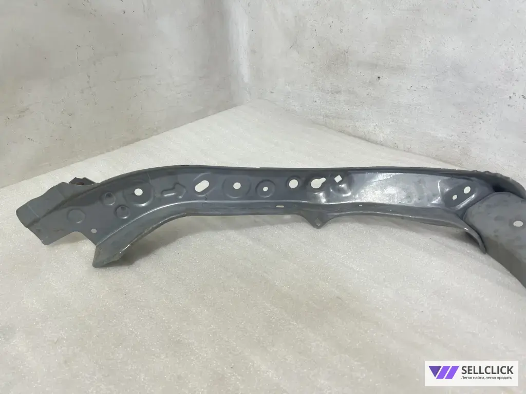 Рамка радиатора Toyota RAV4 50 правая передняя