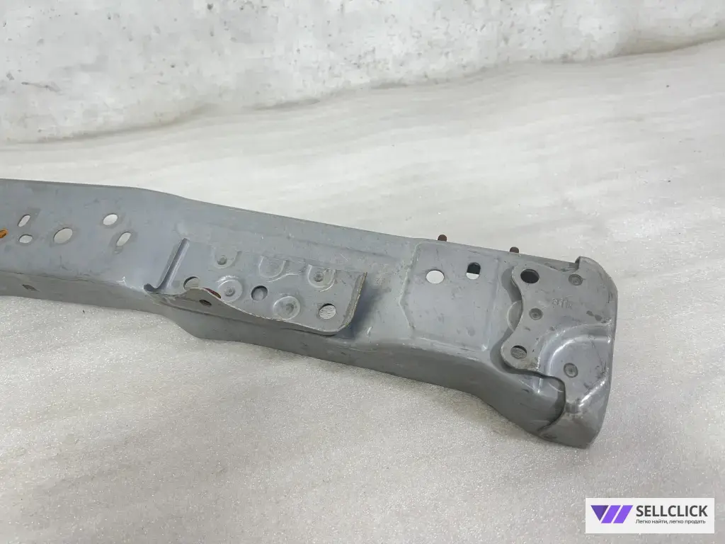 Рамка радиатора Toyota RAV4 50 правая передняя