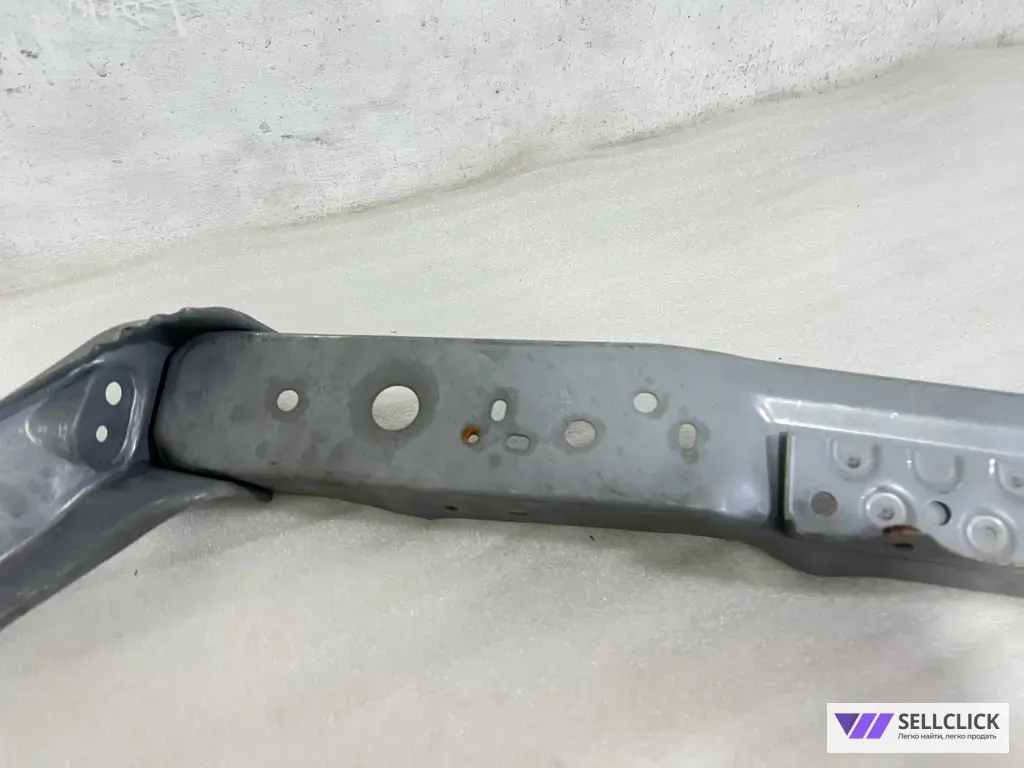 Рамка радиатора Toyota RAV4 50 правая передняя