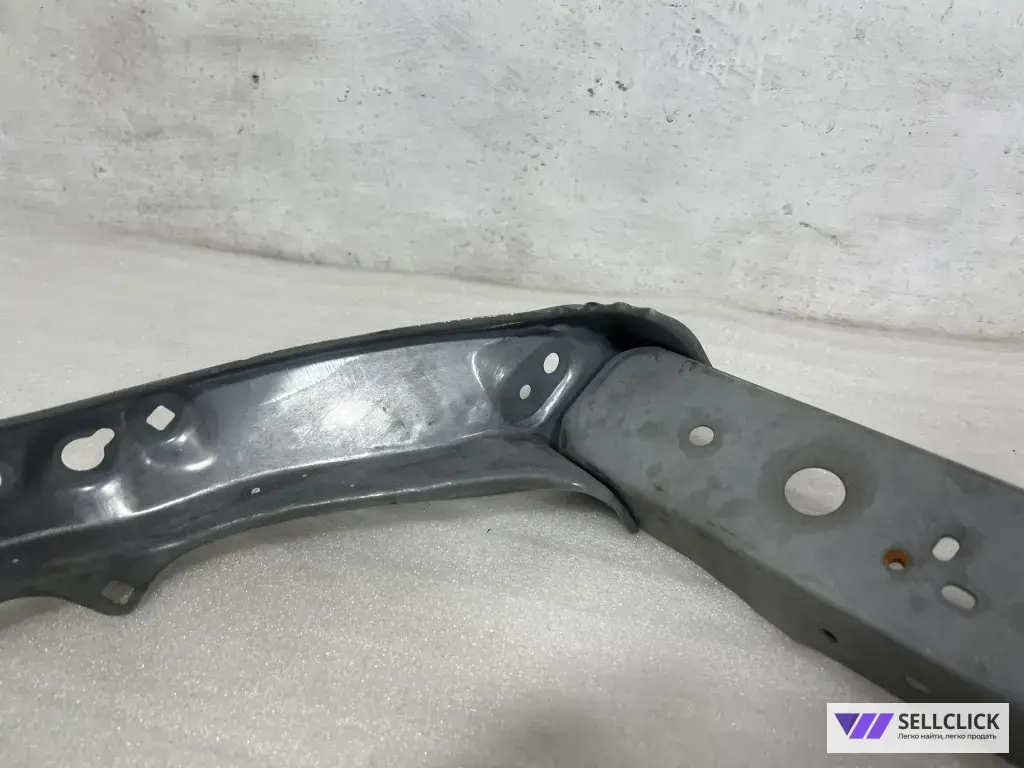 Рамка радиатора Toyota RAV4 50 правая передняя