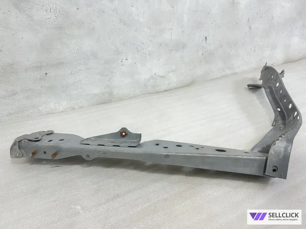 Рамка радиатора Toyota RAV4 50 правая передняя