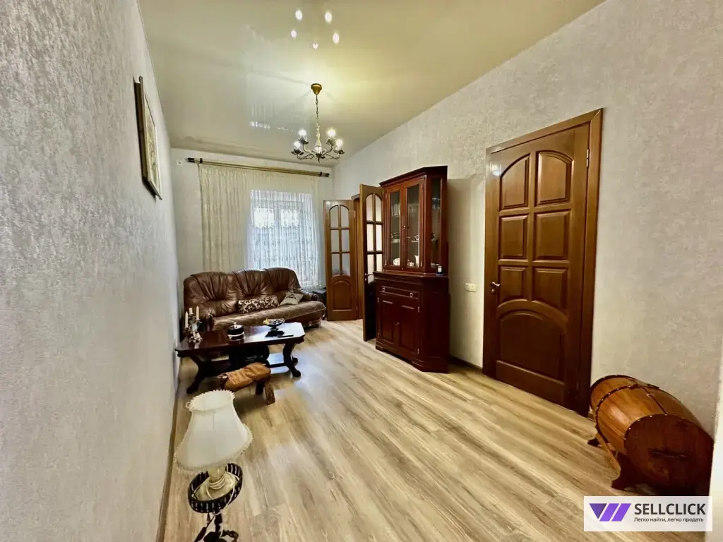 Комната 82 м², в квартире 3 комнаты, Кирпичный, 1/1 эт.