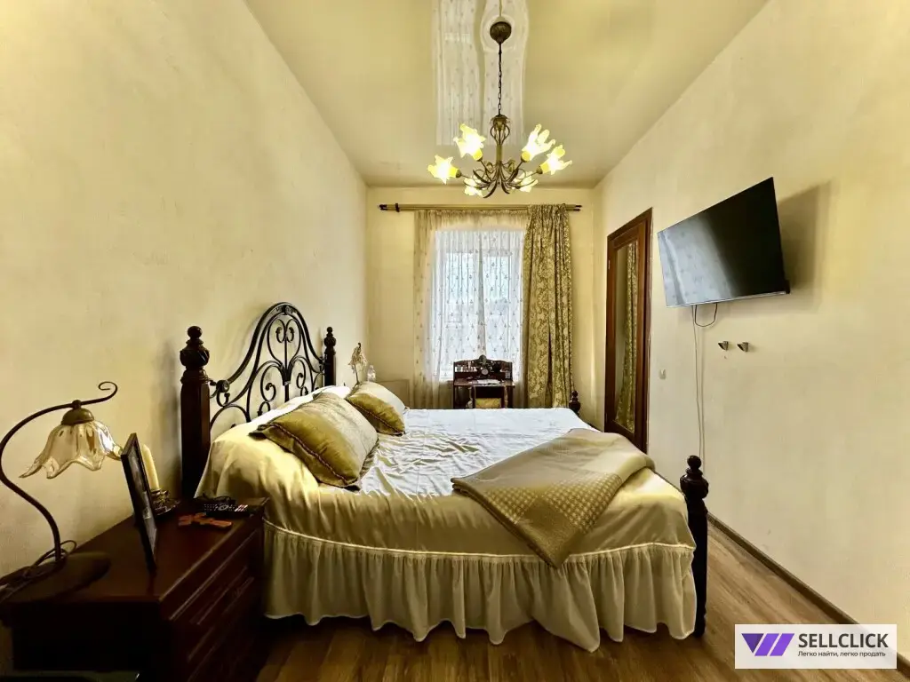 Комната 82 м², в квартире 3 комнаты, Кирпичный, 1/1 эт.