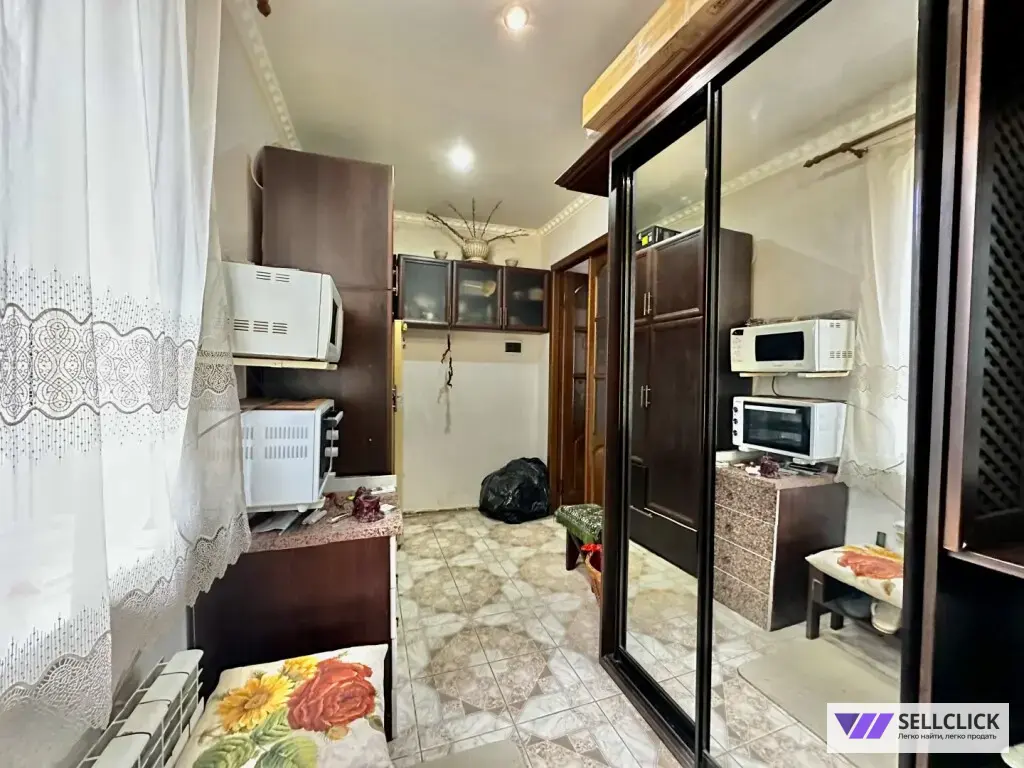 Комната 82 м², в квартире 3 комнаты, Кирпичный, 1/1 эт.