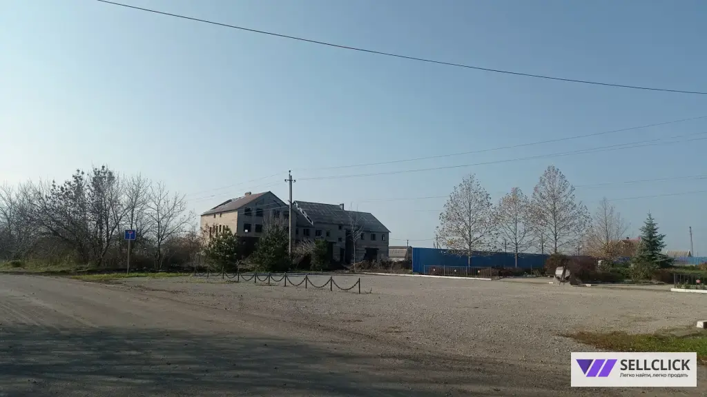 В продаже административно-коммерческий комплекс, расположенный на трассе Мариуполь-Мелекино