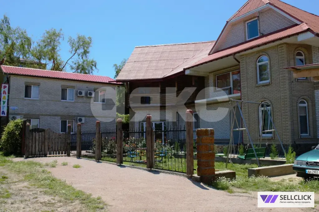 Дом 561 м², участок 10 сот.