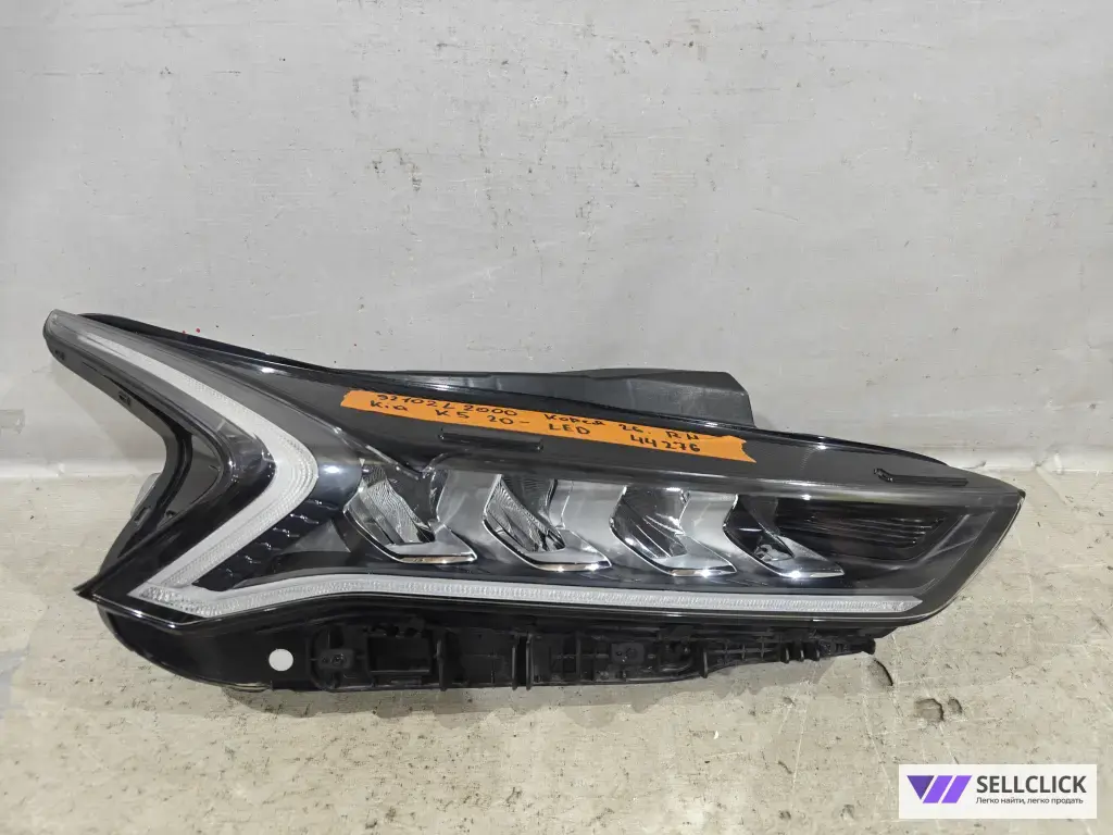 Фара правая Kia K5 20- LED