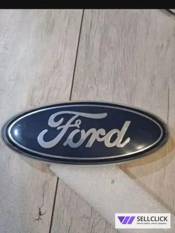 Эмблема автомобиля Ford