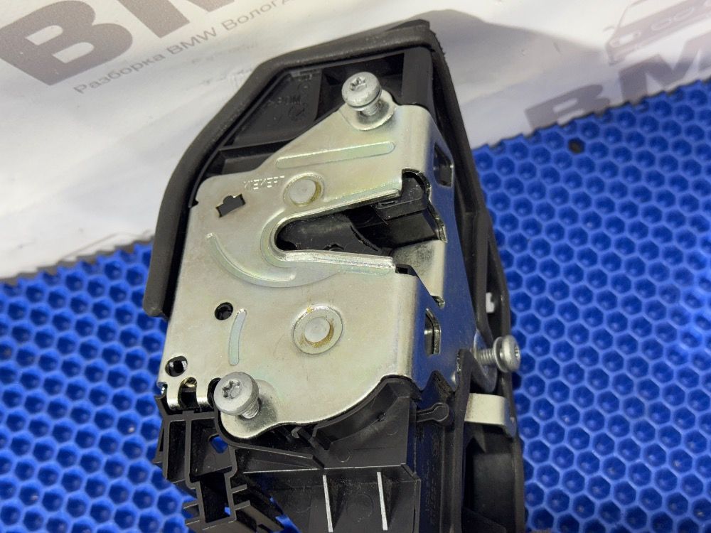 Замок задней левой двери bmw e60, e90, e70, f10