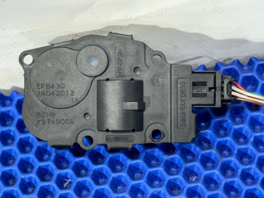 Сервопривод отопителя BMW F10, F11, F07, F01