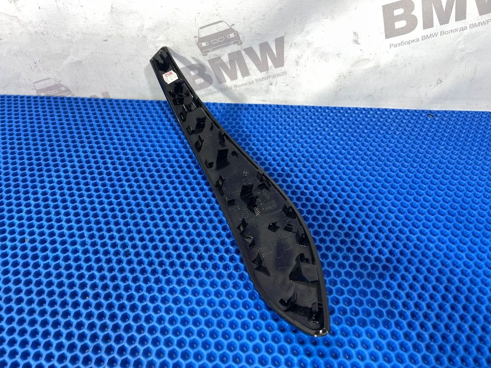 Накладка внутренней ручки правой BMW F30 черная