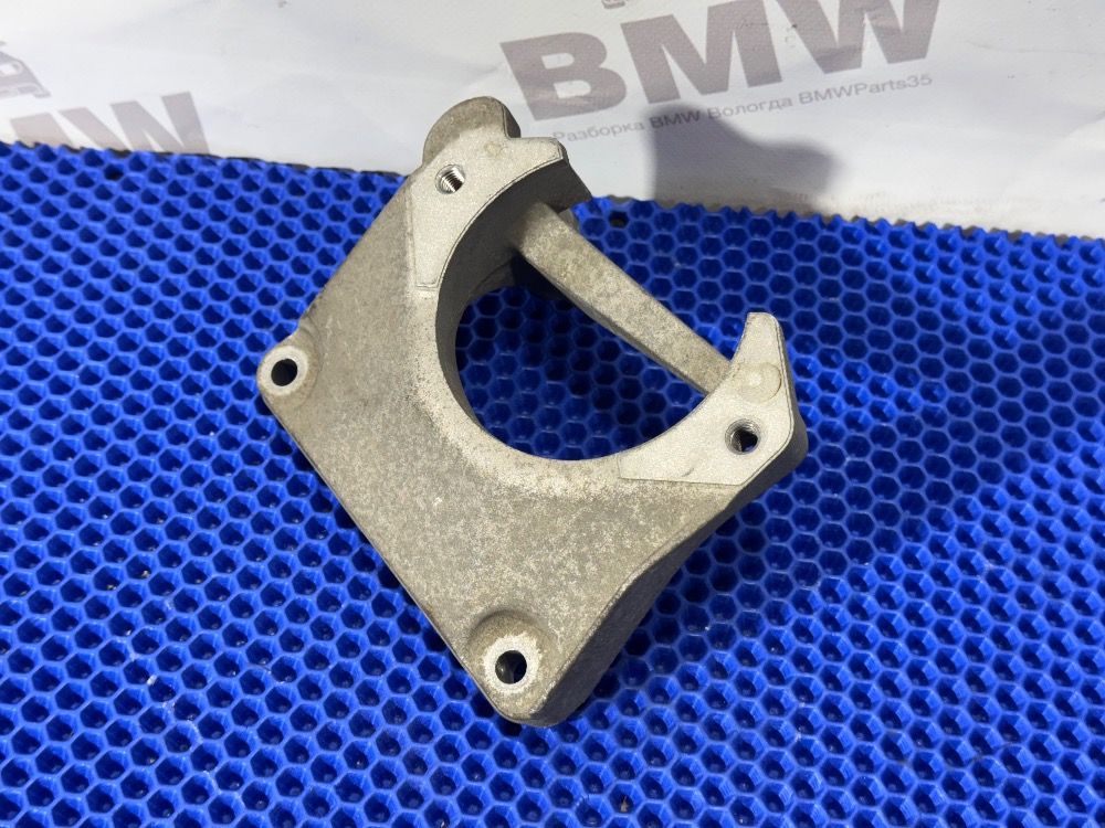 Кронштейн опоры двигателя BMW E60, E63