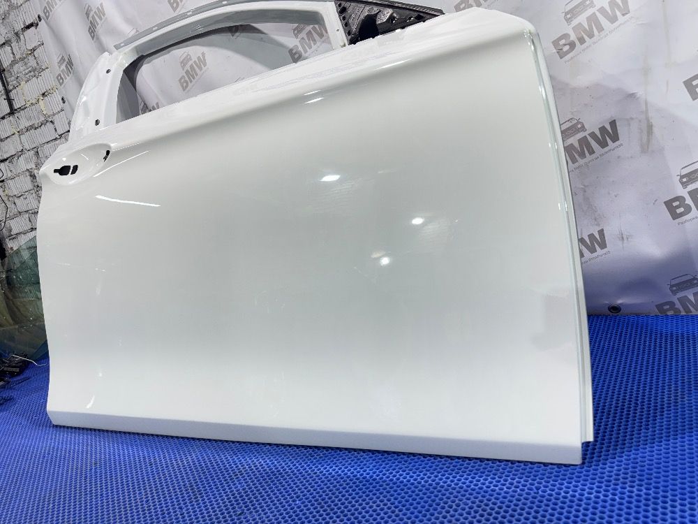 Правая дверь BMW F10 Alpinweiss 300 крашенная