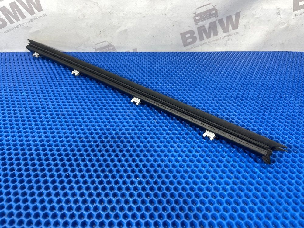 Уплотнитель стекла задний левый BMW F30 пробег 44к