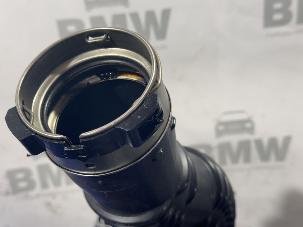 Патрубок интеркулера BMW F10  N20B20 задний привод